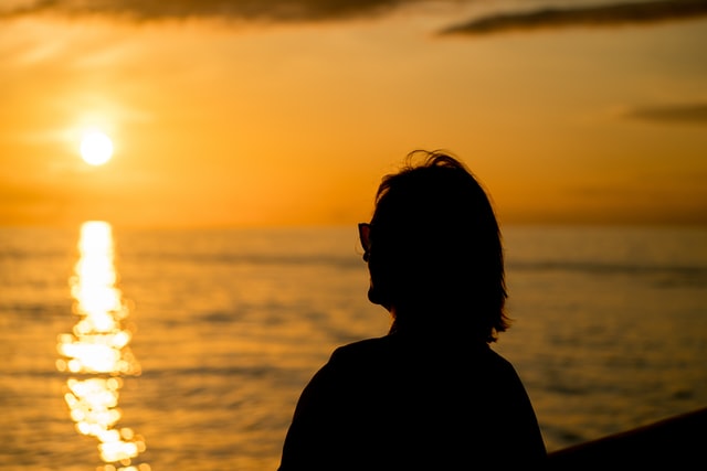 Caring for Aging Hair in the Summer: Do's & Don'ts